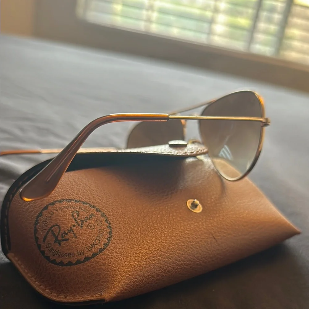 Ray-Ban Gold Aviator Sunglasses - Picture 2 of 4